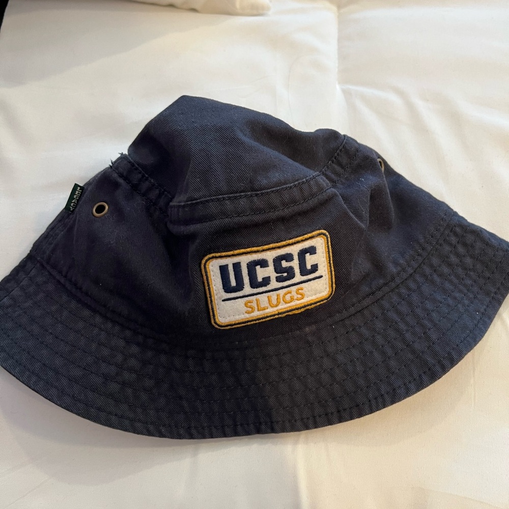 Bucket hat UCSC university of California Santa Cruz, navy
